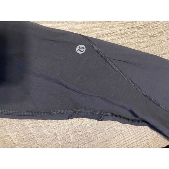 High rise lululemon leggings size 6 - Picture 5 of 7